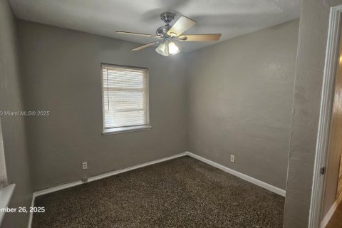 Villa ou maison à louer à Hollywood, Floride: 3 chambres, 103.31 m2 № 1931734 - photo 13