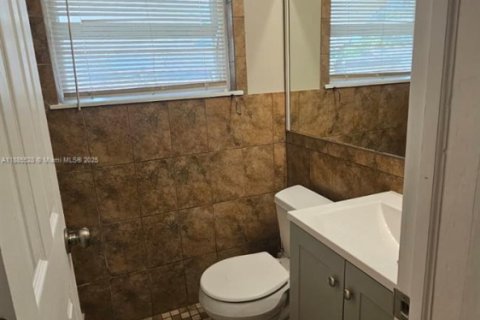 Villa ou maison à louer à Hollywood, Floride: 3 chambres, 103.31 m2 № 1931734 - photo 10