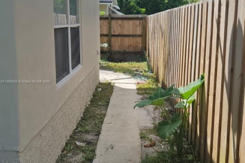 Villa ou maison à louer à Hollywood, Floride: 3 chambres, 103.31 m2 № 1931734 - photo 9