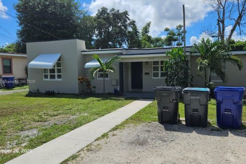 Villa ou maison à louer à Hollywood, Floride: 3 chambres, 103.31 m2 № 1931734 - photo 3