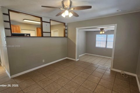 Villa ou maison à louer à Hollywood, Floride: 3 chambres, 103.31 m2 № 1931734 - photo 12