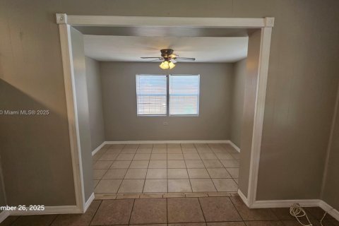 Villa ou maison à louer à Hollywood, Floride: 3 chambres, 103.31 m2 № 1931734 - photo 2