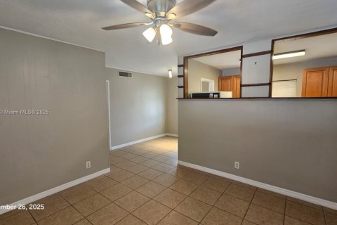 Villa ou maison à louer à Hollywood, Floride: 3 chambres, 103.31 m2 № 1931734 - photo 16