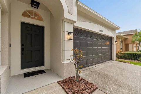 House in Lutz, Florida 3 bedrooms, 143.91 sq.m. № 2230697 - photo 4