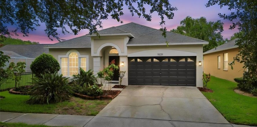 House in Lutz, Florida 3 bedrooms, 143.91 sq.m. № 2230697