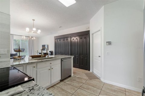 House in Lutz, Florida 3 bedrooms, 143.91 sq.m. № 2230697 - photo 13