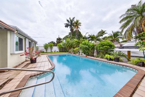 House in Fort Lauderdale, Florida 3 bedrooms, 120.4 sq.m. № 2087202 - photo 6