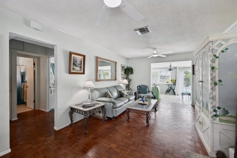 House in Fort Lauderdale, Florida 3 bedrooms, 120.4 sq.m. № 2087202 - photo 9