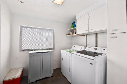 House in Fort Lauderdale, Florida 3 bedrooms, 120.4 sq.m. № 2087202 - photo 19