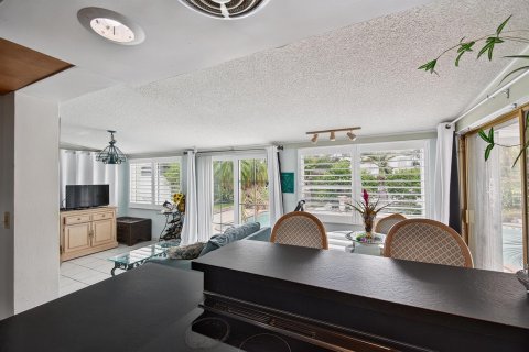 House in Fort Lauderdale, Florida 3 bedrooms, 120.4 sq.m. № 2087202 - photo 18