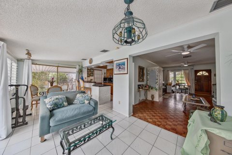 House in Fort Lauderdale, Florida 3 bedrooms, 120.4 sq.m. № 2087202 - photo 13