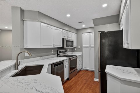 Купить таунхаус в Лодердейл-бай-те-Си, Флорида 2 спальни, 155.15м2, № 1898188 - фото 5