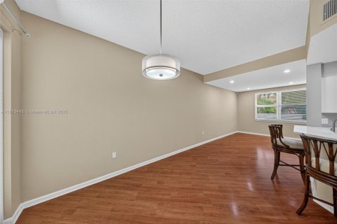 Купить таунхаус в Лодердейл-бай-те-Си, Флорида 2 спальни, 155.15м2, № 1898188 - фото 19