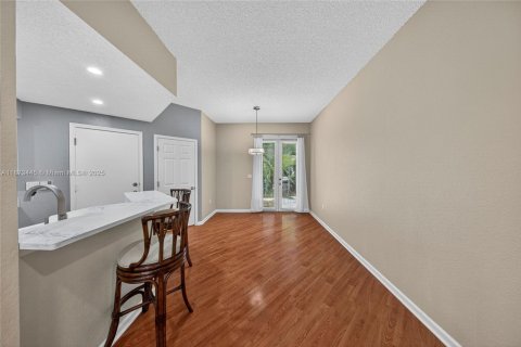 Купить таунхаус в Лодердейл-бай-те-Си, Флорида 2 спальни, 155.15м2, № 1898188 - фото 10