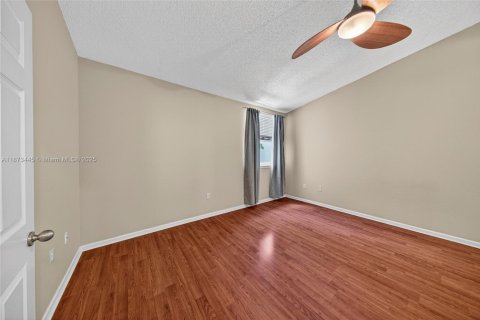 Купить таунхаус в Лодердейл-бай-те-Си, Флорида 2 спальни, 155.15м2, № 1898188 - фото 28