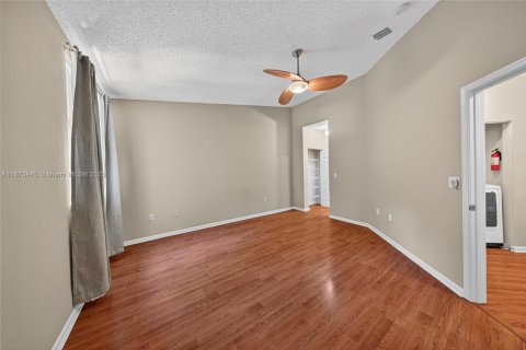 Купить таунхаус в Лодердейл-бай-те-Си, Флорида 2 спальни, 155.15м2, № 1898188 - фото 30