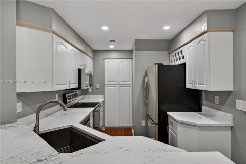 Купить таунхаус в Лодердейл-бай-те-Си, Флорида 2 спальни, 155.15м2, № 1898188 - фото 4