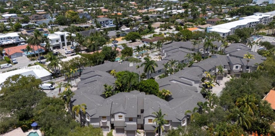 Таунхаус в Лодердейл-бай-те-Си, Флорида 2 спальни, 155.15м2 № 1898188