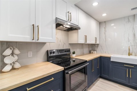 Condo in Melbourne Beach, Florida, 2 bedrooms  № 1877478 - photo 8