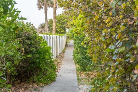 Condo in Melbourne Beach, Florida, 2 bedrooms  № 1877478 - photo 30