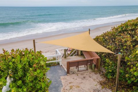 Condo in Melbourne Beach, Florida, 2 bedrooms  № 1877478 - photo 29