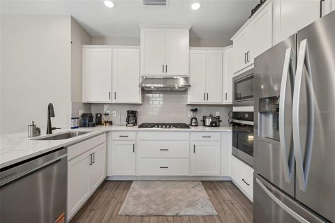 Villa ou maison à louer à Kissimmee, Floride: 4 chambres, 193.24 m2 № 2279723 - photo 9