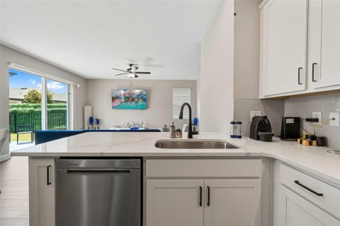 Villa ou maison à louer à Kissimmee, Floride: 4 chambres, 193.24 m2 № 2279723 - photo 11