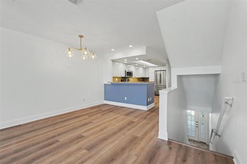 Купить таунхаус в Сент-Питерсберг, Флорида 3 комнаты, 147.25м2, № 2210961 - фото 9
