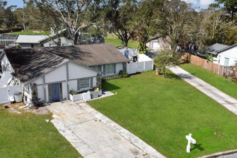 House in Kissimmee, Florida 4 bedrooms, 243.03 sq.m. № 1721745 - photo 1