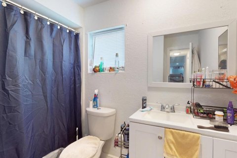 House in Kissimmee, Florida 4 bedrooms, 243.03 sq.m. № 1721745 - photo 5
