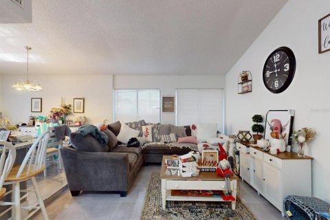 House in Kissimmee, Florida 4 bedrooms, 243.03 sq.m. № 1721745 - photo 8