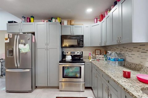House in Kissimmee, Florida 4 bedrooms, 243.03 sq.m. № 1721745 - photo 9