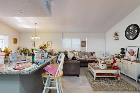 House in Kissimmee, Florida 4 bedrooms, 243.03 sq.m. № 1721745 - photo 12