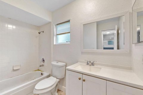 Casa en venta en Kissimmee, Florida, 4 dormitorios, 243.03 m2 № 1721745 - foto 18