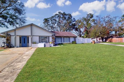 House in Kissimmee, Florida 4 bedrooms, 243.03 sq.m. № 1721745 - photo 2