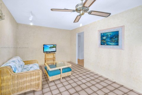 House in Cooper City, Florida 3 bedrooms, 135.45 sq.m. № 1800663 - photo 7