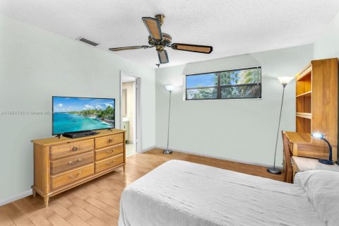 House in Cooper City, Florida 3 bedrooms, 135.45 sq.m. № 1800663 - photo 19