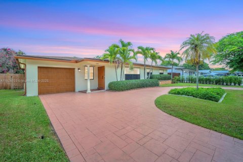 House in Cooper City, Florida 3 bedrooms, 135.45 sq.m. № 1800663 - photo 1