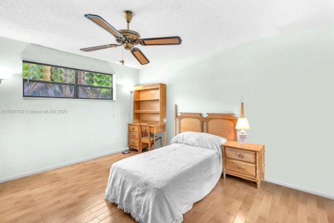 House in Cooper City, Florida 3 bedrooms, 135.45 sq.m. № 1800663 - photo 20