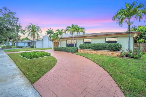 House in Cooper City, Florida 3 bedrooms, 135.45 sq.m. № 1800663 - photo 2