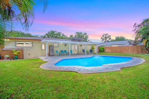 House in Cooper City, Florida 3 bedrooms, 135.45 sq.m. № 1800663 - photo 26