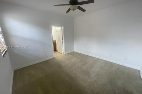 Adosado en venta en Pembroke Pines, Florida, 3 dormitorios, 178.74 m2 № 1832507 - foto 28