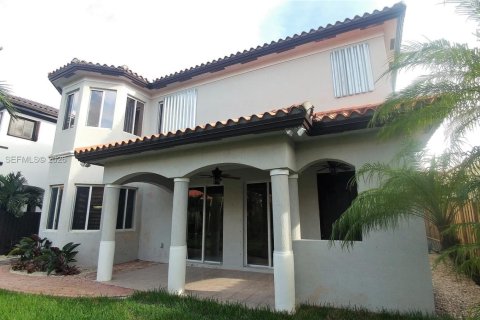 House in Miami, Florida 5 bedrooms, 273.69 sq.m. № 2002687 - photo 25