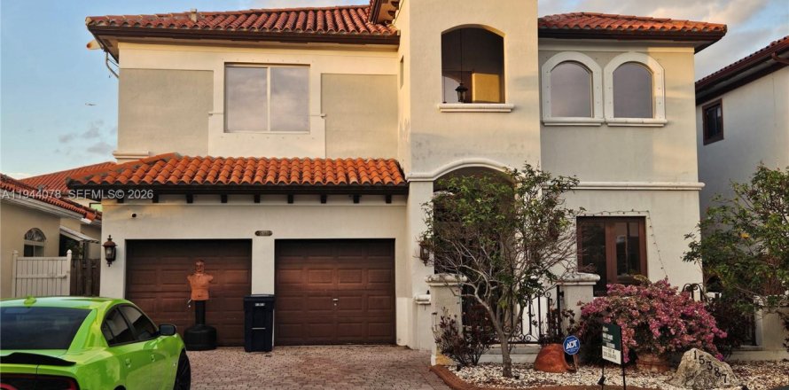 House in Miami, Florida 5 bedrooms, 273.69 sq.m. № 2002687