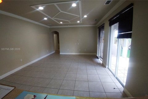 House in Miami, Florida 5 bedrooms, 273.69 sq.m. № 2002687 - photo 15