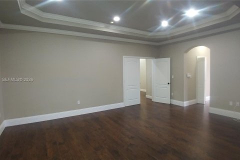 House in Miami, Florida 5 bedrooms, 273.69 sq.m. № 2002687 - photo 27