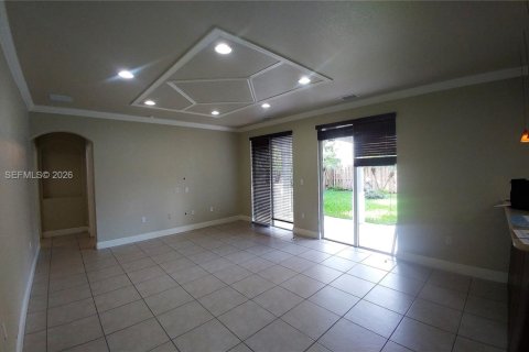 House in Miami, Florida 5 bedrooms, 273.69 sq.m. № 2002687 - photo 10