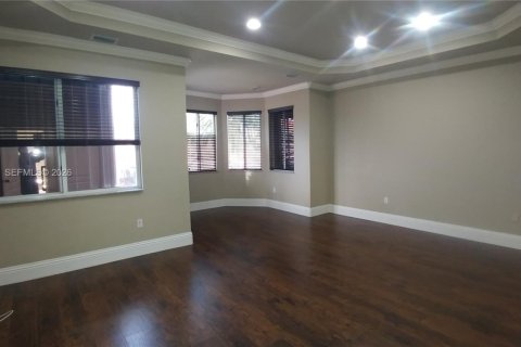 House in Miami, Florida 5 bedrooms, 273.69 sq.m. № 2002687 - photo 26