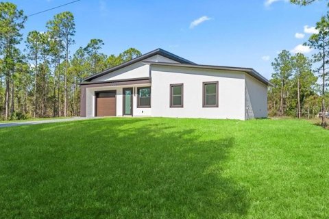 House in Lehigh Acres, Florida 3 bedrooms, 138.8 sq.m. № 2224981 - photo 5
