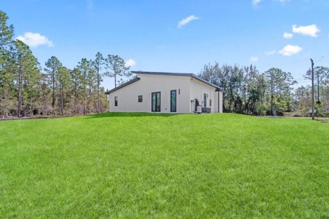 House in Lehigh Acres, Florida 3 bedrooms, 138.8 sq.m. № 2224981 - photo 26